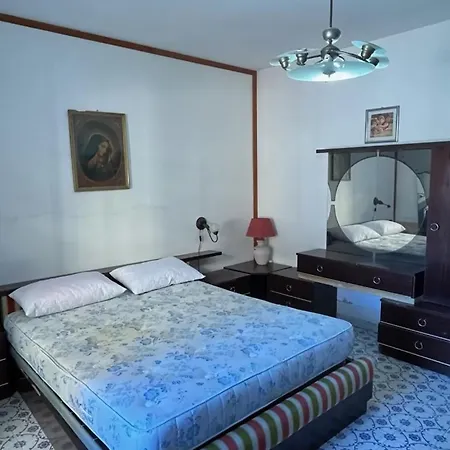 One Bedroom By The Beach شقة *